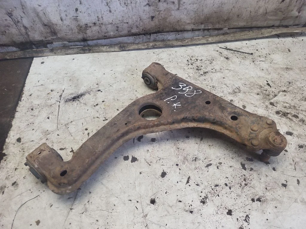 Front lower control arm/wishbone – front left