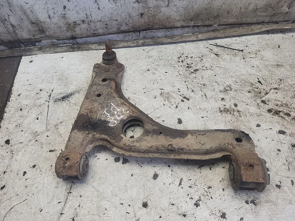 Front lower control arm/wishbone – front right