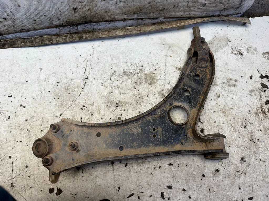 Front lower control arm/wishbone – Volkswagen Golf Plus (2005-2013)