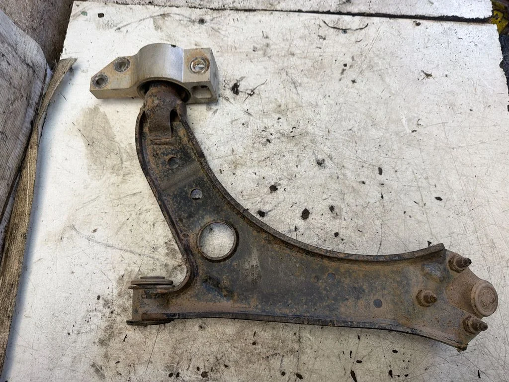 Front lower control arm/wishbone 1K0407190E