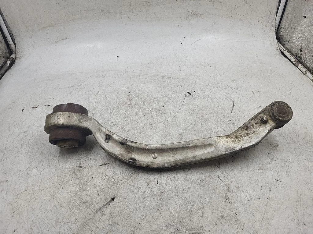 Front lower control arm/wishbone – front right