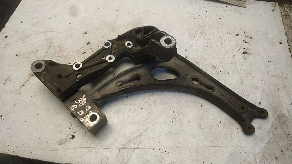 Front lower control arm/wishbone 1K0407153G