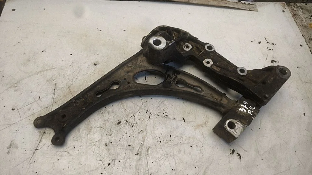 Front lower control arm/wishbone – front left