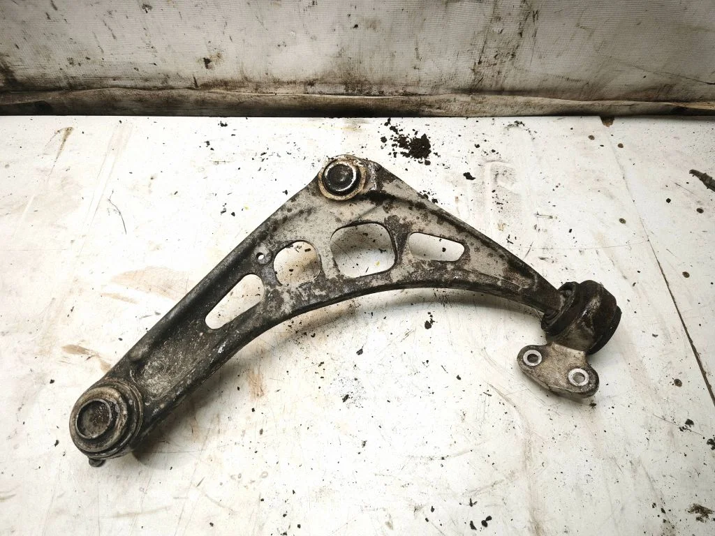 Front lower control arm/wishbone – front right