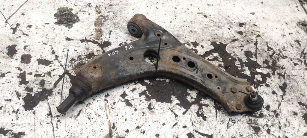 Front lower control arm/wishbone – front right