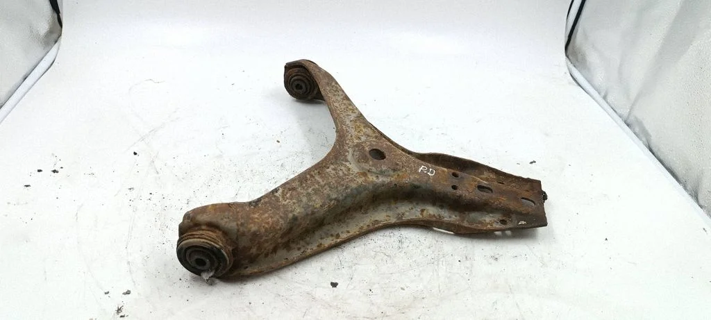 Front lower control arm/wishbone – front right