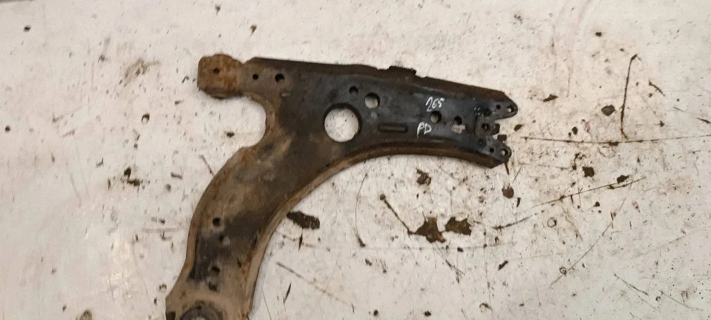 Front lower control arm/wishbone – front right