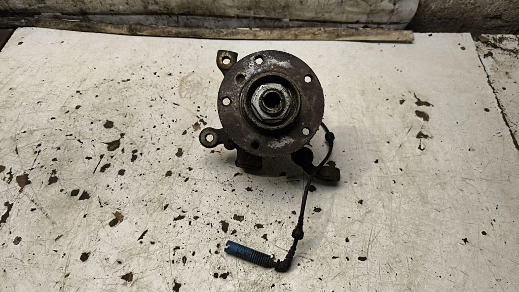 Front wheel hub