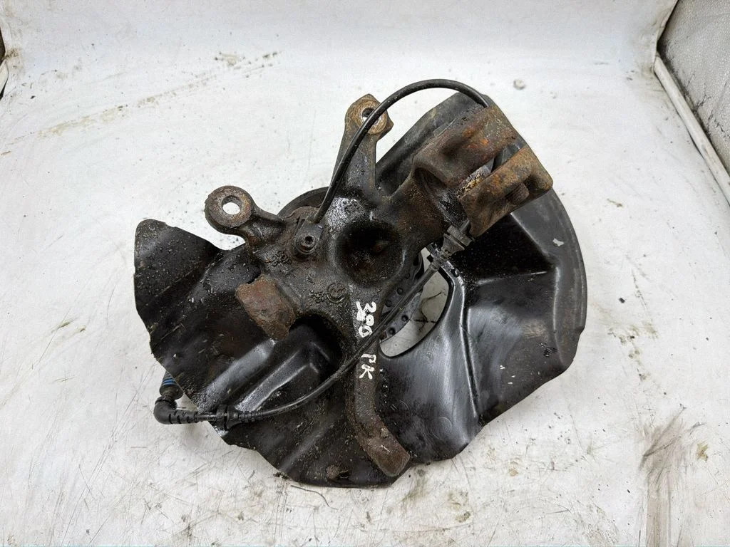 Front wheel hub – front left