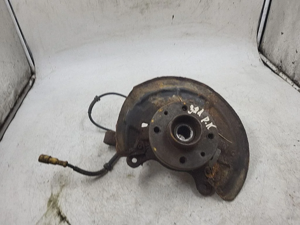 Front wheel hub – front left