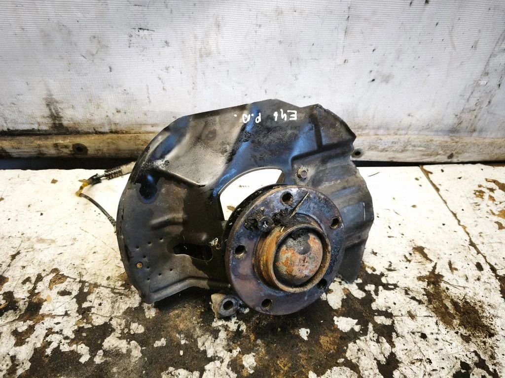 Front wheel hub – front right