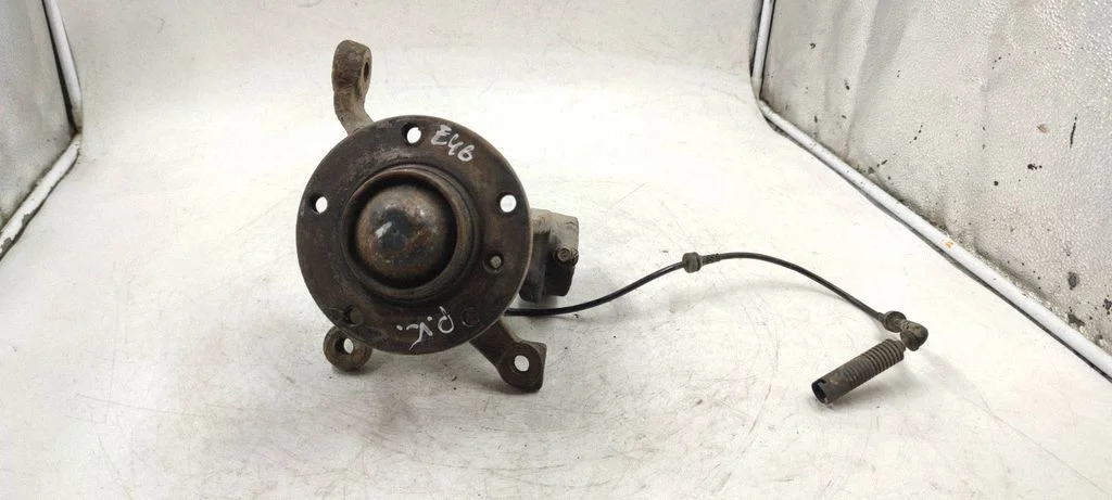 Front wheel hub – front left