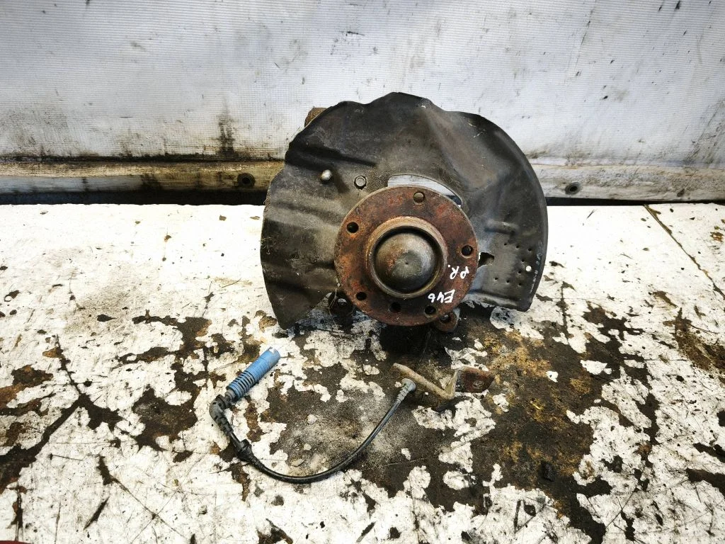 Front wheel hub