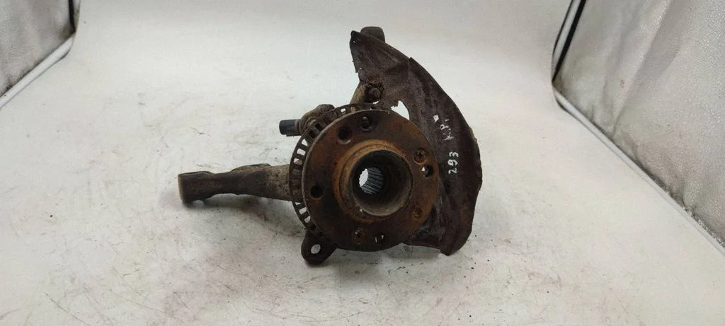 Front wheel hub – front left
