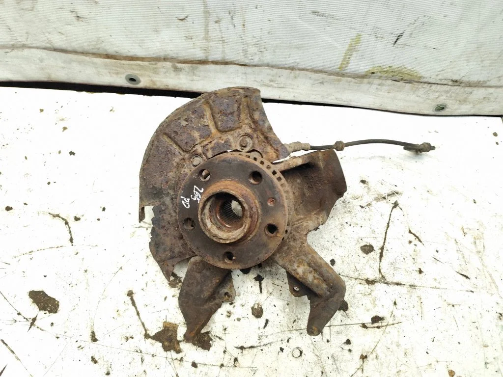 Front wheel hub – front right