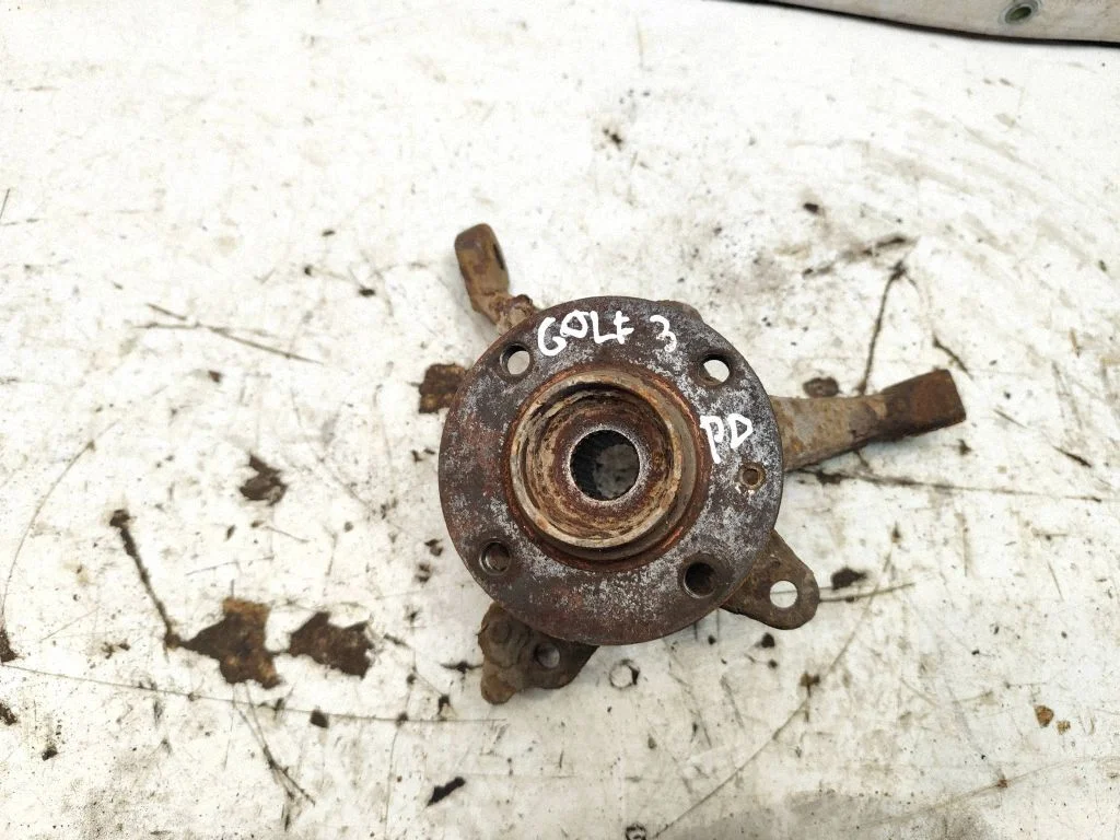 Front wheel hub – front right