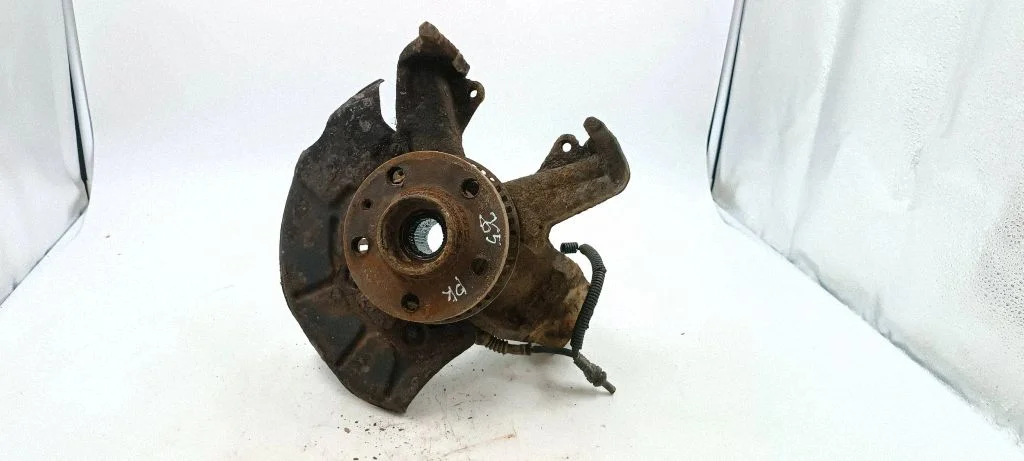 Front wheel hub – front left