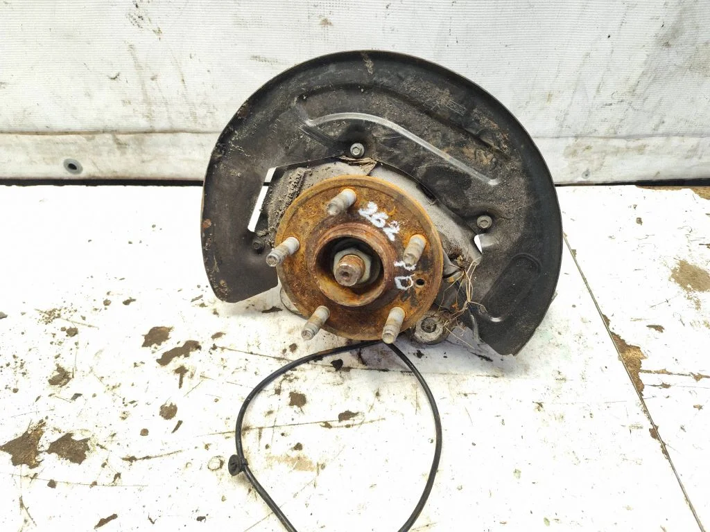 Front wheel hub – front right