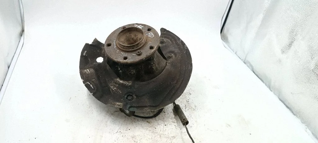 Front wheel hub – front right