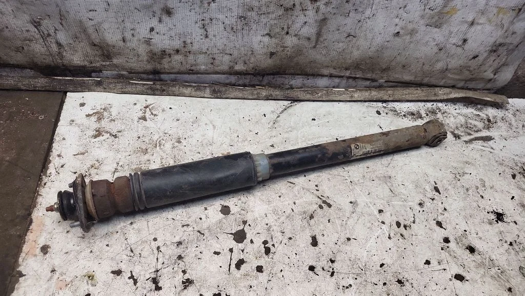 Rear shock absorber/damper
