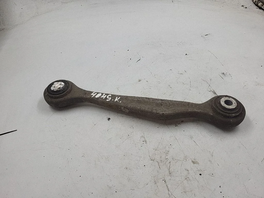 Rear upper control arm/wishbone – rear left