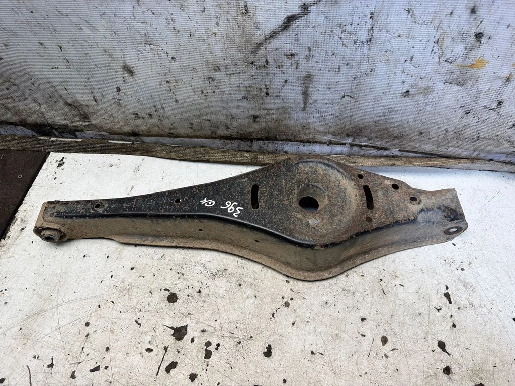 Rear upper control arm/wishbone – rear left