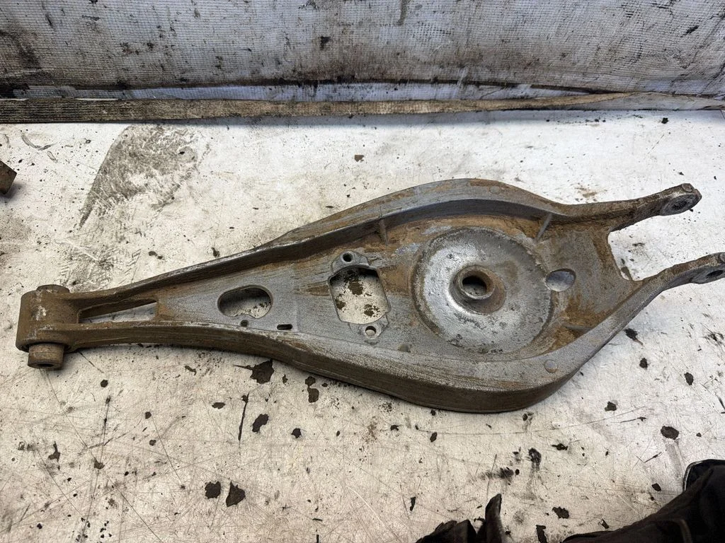 Tagumine ülemine õõtshoob – BMW 3-seeria E46 (1998-2005)