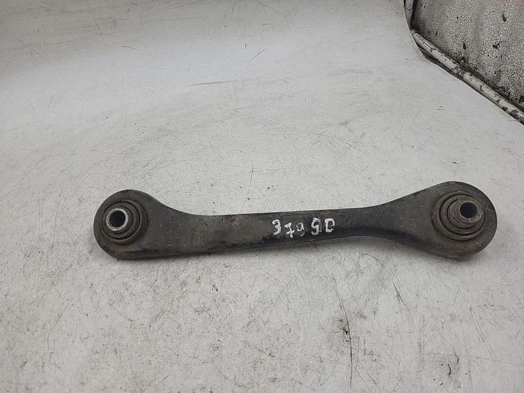 Rear upper control arm/wishbone – rear right
