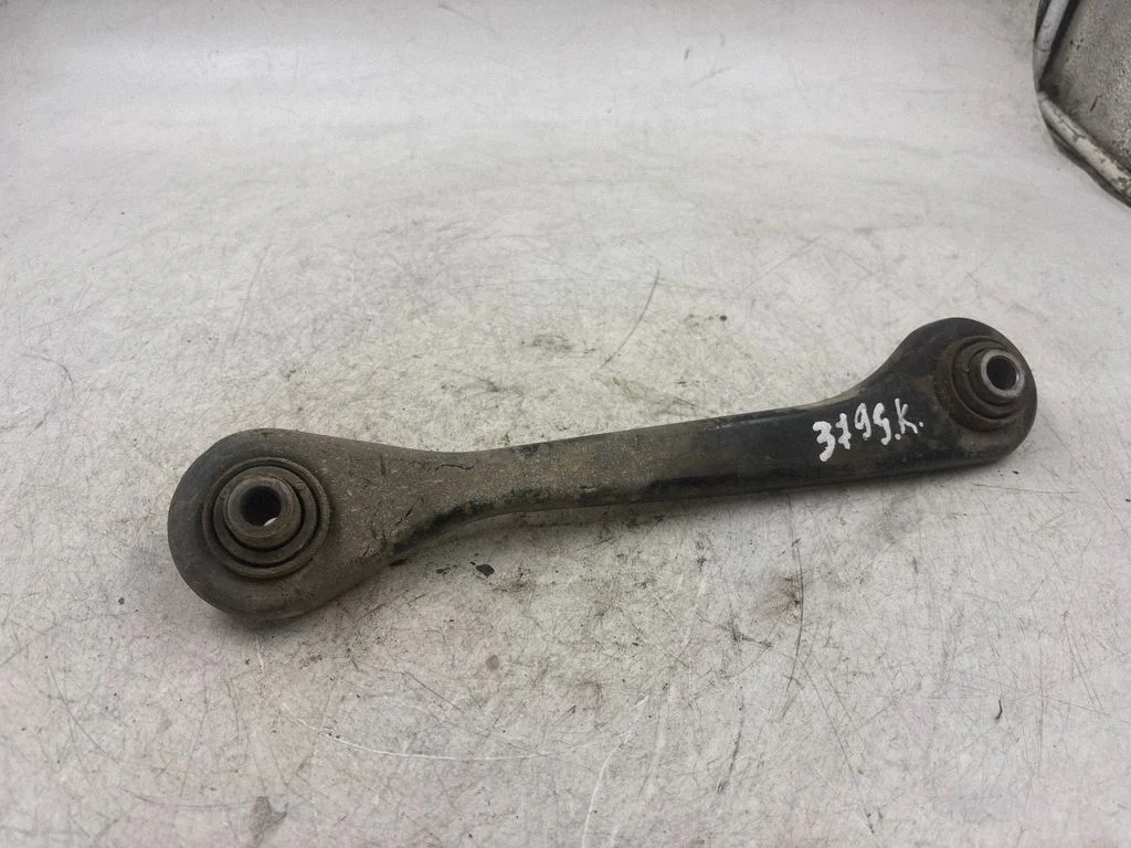 Rear upper control arm/wishbone – rear left