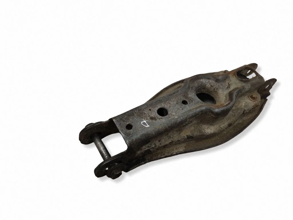 Rear upper control arm/wishbone – rear right