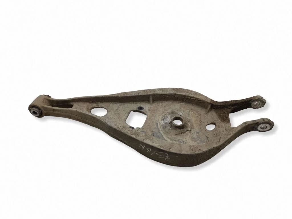 Rear upper control arm/wishbone – rear left