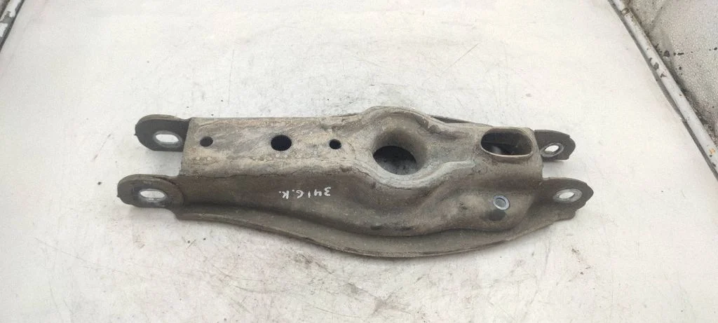 Rear upper control arm/wishbone – rear left