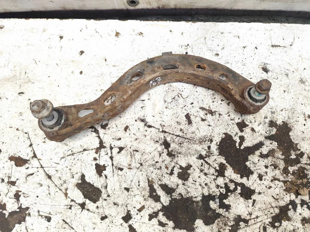 Rear upper control arm/wishbone – rear left