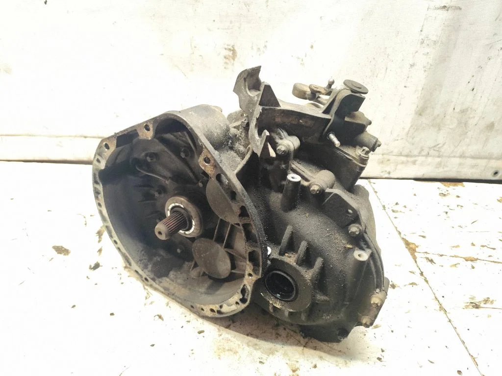 Mechaninė 5 pavarų dėžė