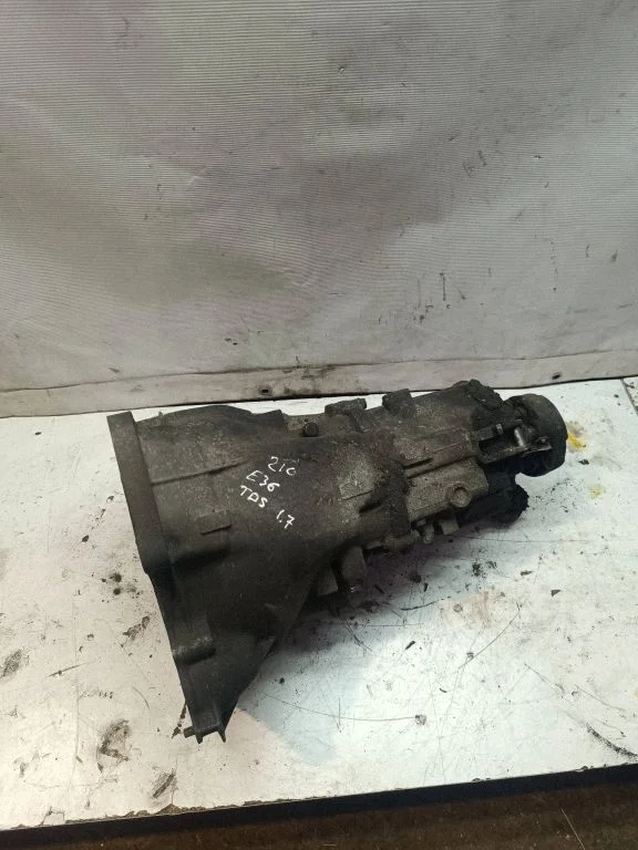 Mechaninė 5 pavarų dėžė