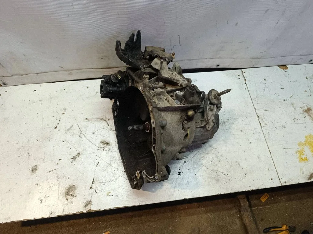 Mechaninė 5 pavarų dėžė