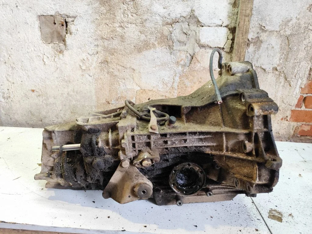 Mechaninė 5 pavarų dėžė