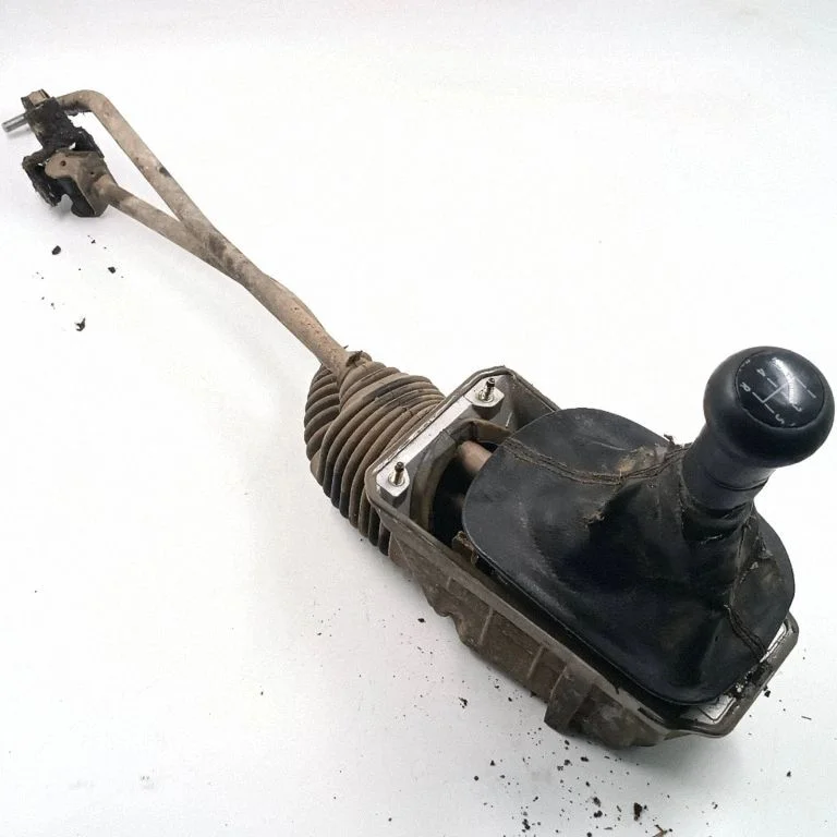Pavarų perjungimo mechanizmas (kulisa)