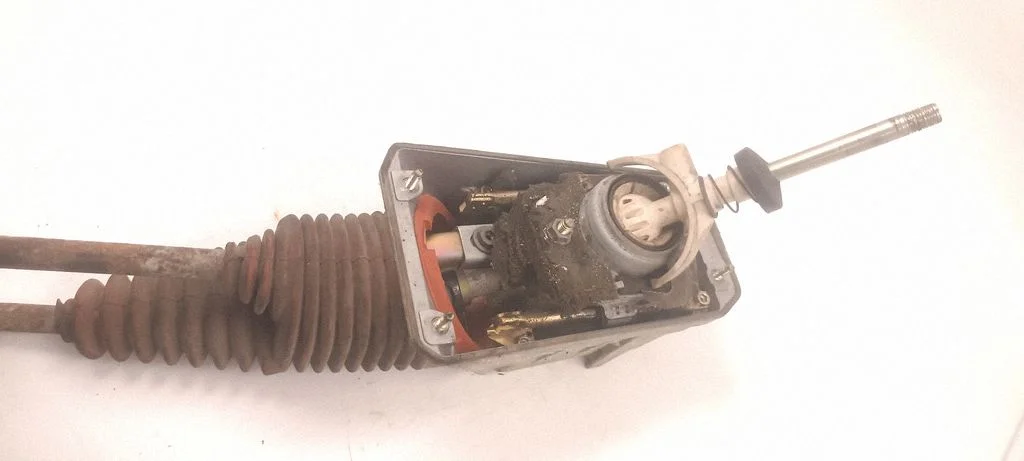 Gear selector mechanism 8D0711025AB