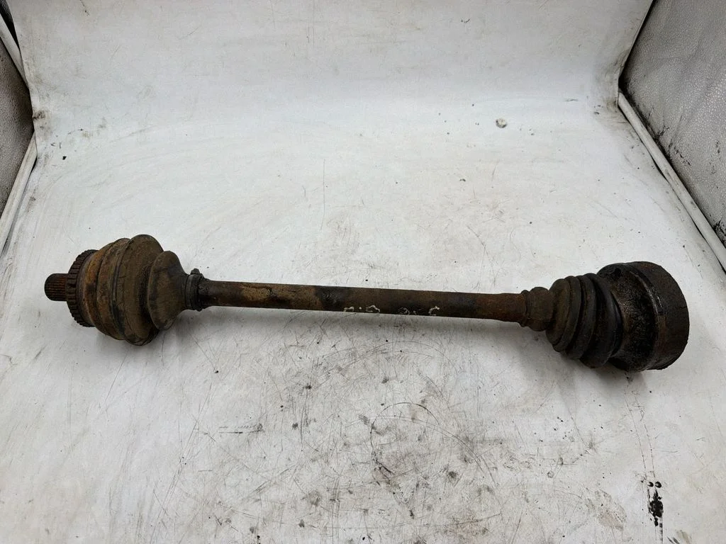 Rear driveshaft – rear right