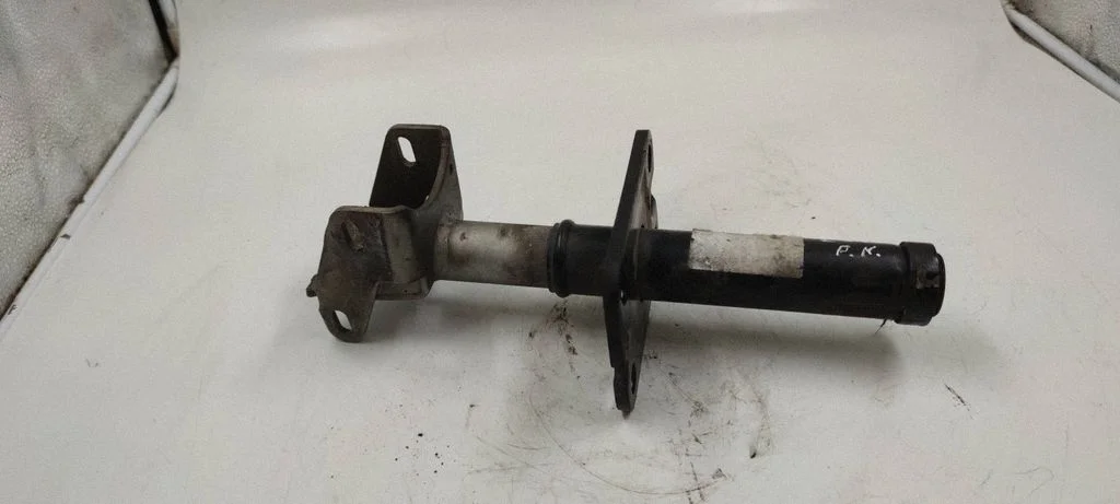 Front bumper mounting bracket – front left