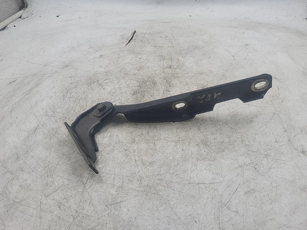 Engine bonnet/hood hinges – front right
