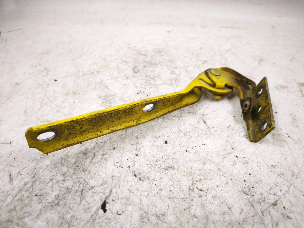 Engine bonnet/hood hinges 8D0823301B