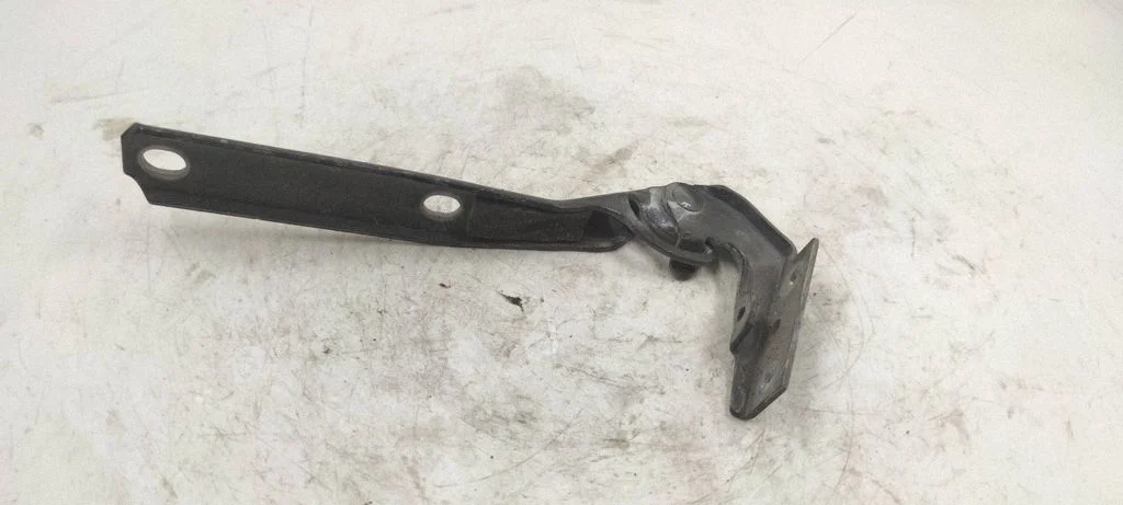 Engine bonnet/hood hinges