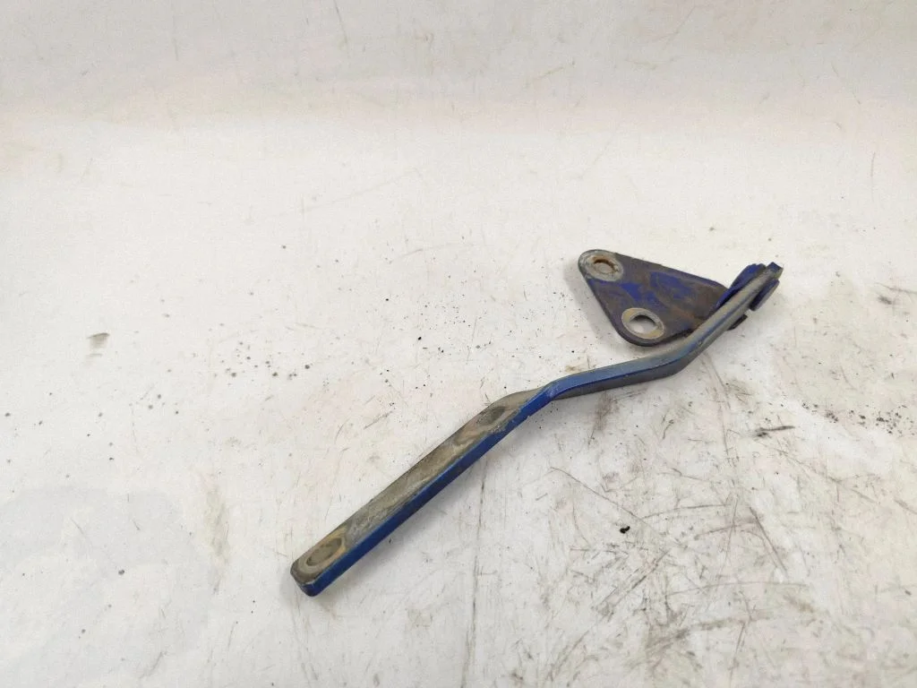 Engine bonnet/hood hinges 1J0823301