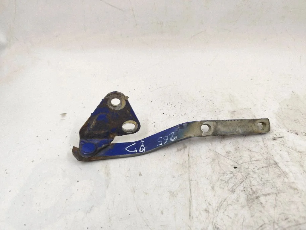 Engine bonnet/hood hinges 1U0823301