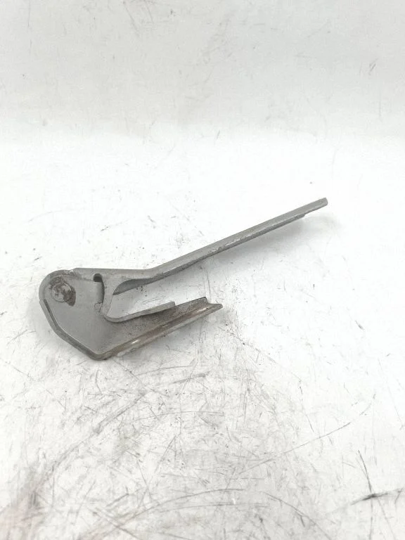 Engine bonnet/hood hinges 8D0823302B