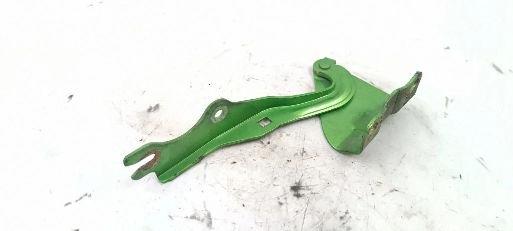Engine bonnet/hood hinges – front right