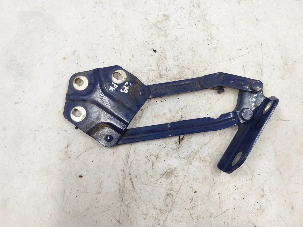 Mootorikapoti hinged 1T0823301