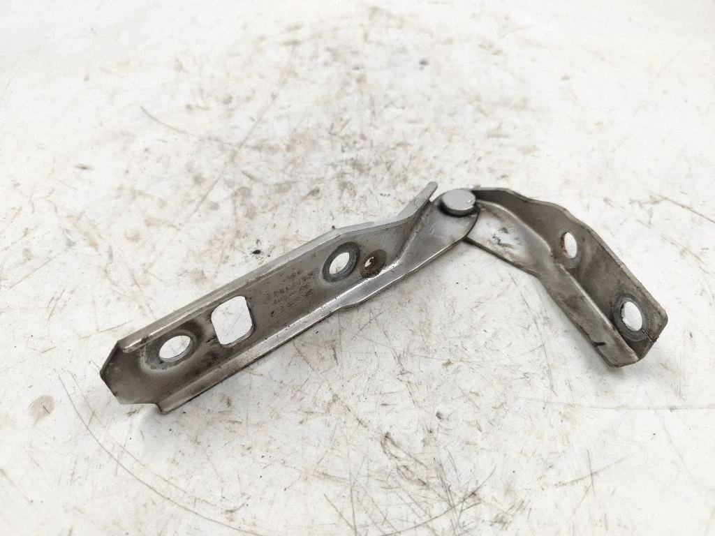 Engine bonnet/hood hinges 6N0823302E
